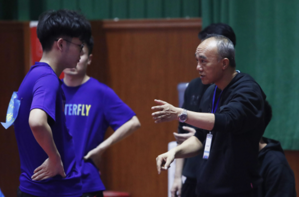 褪去奥运冠军的光环，他是大学教授陈龙灿 | 高校乒乓