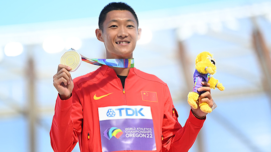 田径运动员王嘉男成为江苏省最年轻人大代表