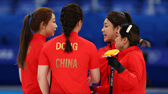 世界大冬会女子冰壶半决赛中国队将战美国队