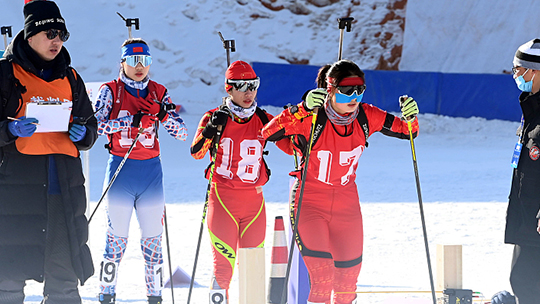 全国冬两锦标赛河北、辽宁队分别在男、女接力项目夺冠